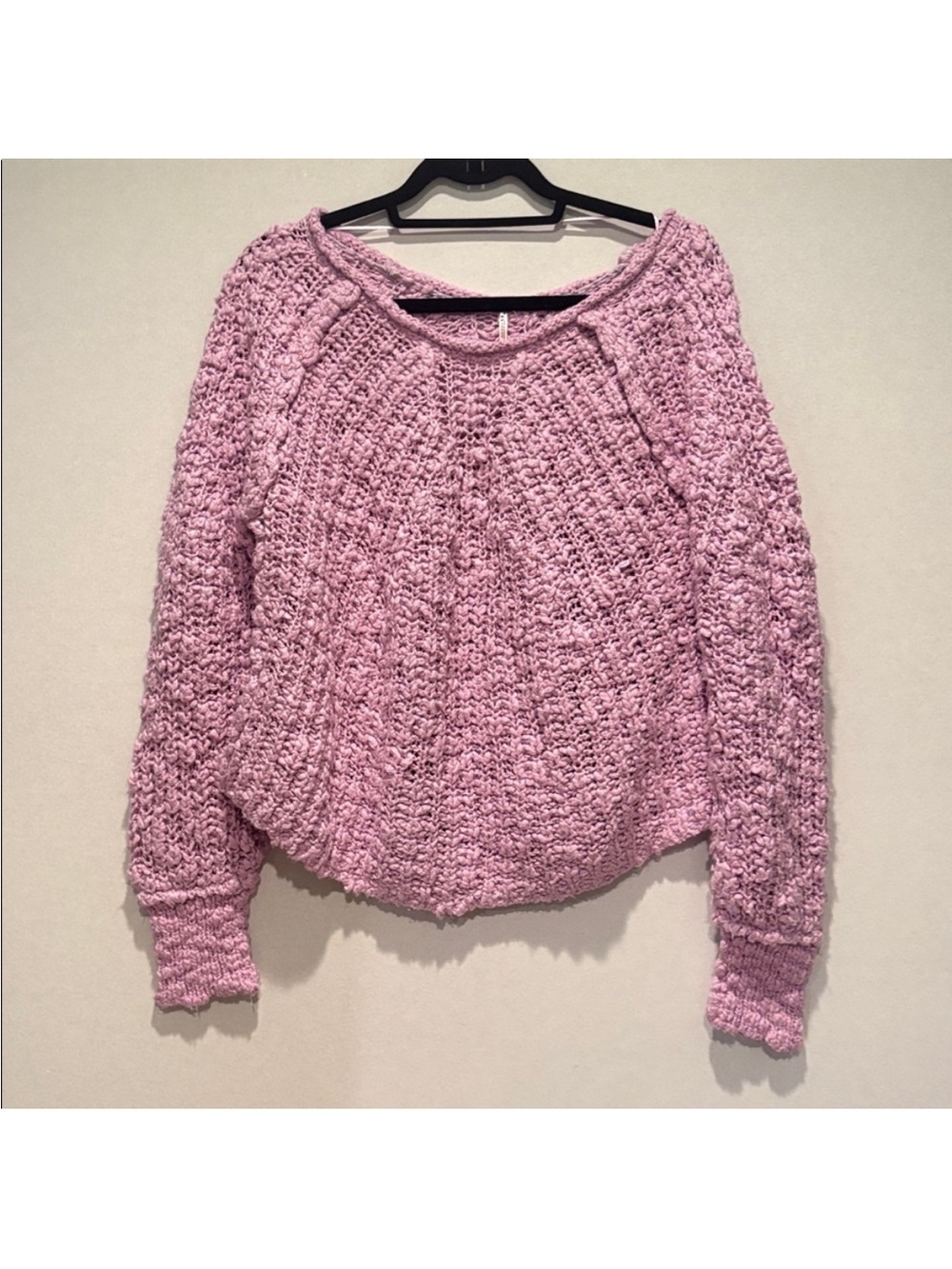 Free People in a swirl pullover sweater. Lilac. XS. Never worn. Chunky knit.